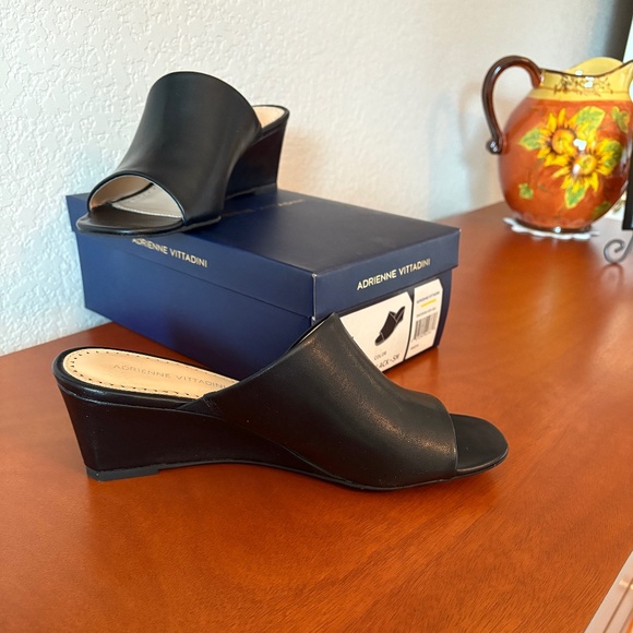 Adrienne Vittadini Adami Black Wedge Sandal, Size 10 - Picture 2 of 10
